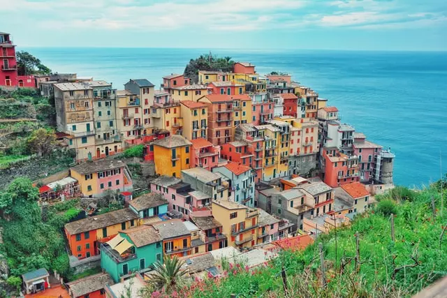 best way to travel cinque terre