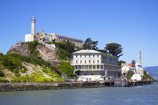 Boat trip across the Alcatraz Island