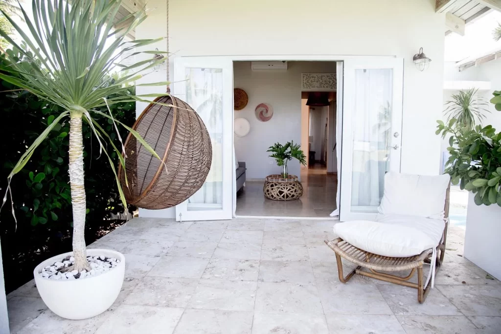 White decorated rooms in Villa Montana Beach Resort